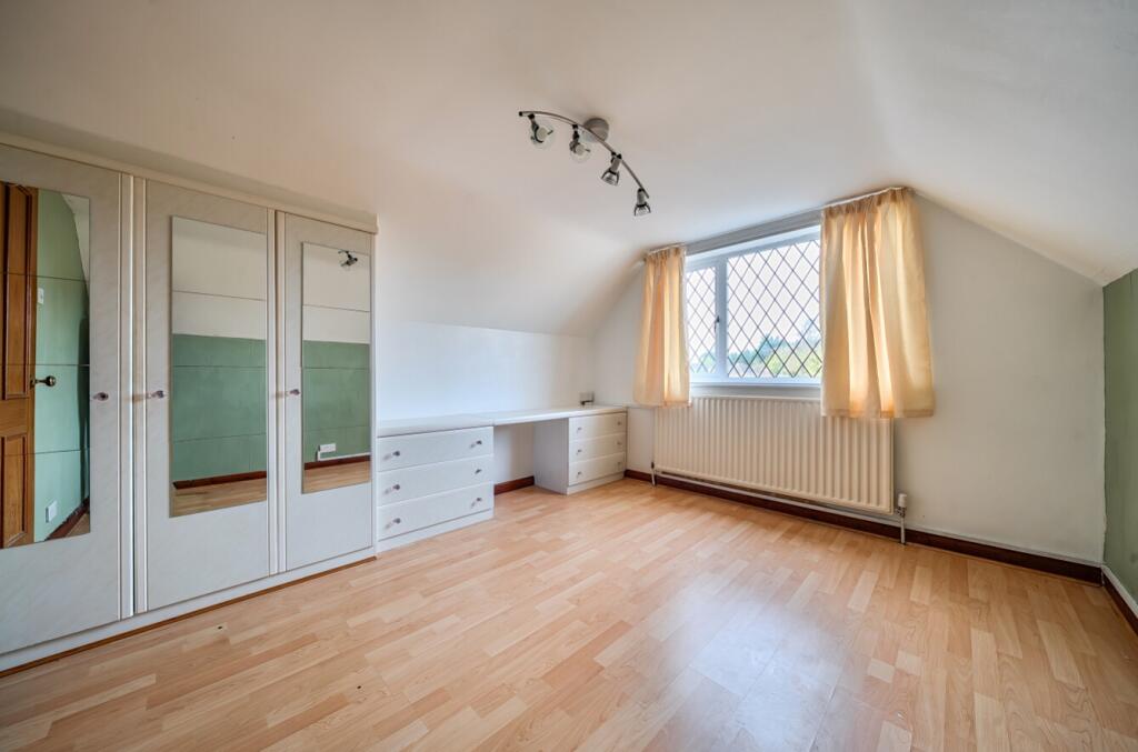 1372520-16-6902257d1f2d7