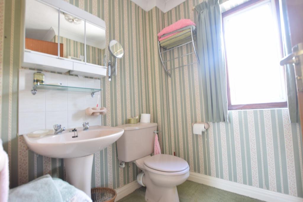 EN-SUITE SHOWER ROOM