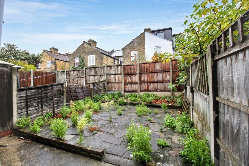 35 Mathews Park Avenue, Stratford, London E15 4AE