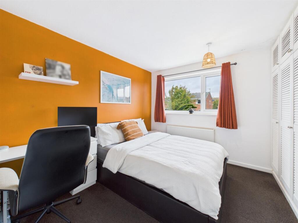 Bedroom: