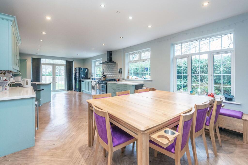 KITCHEN/DINER AND LOUNGE