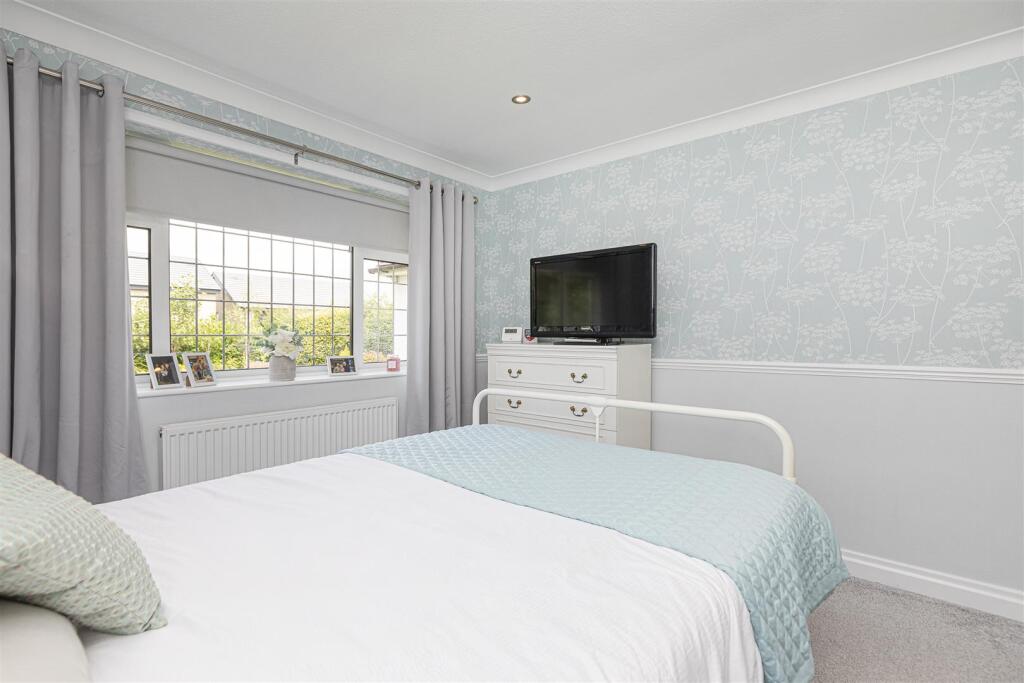 Bramleys Estate Agents - Gernhill Avenue - Fixby (