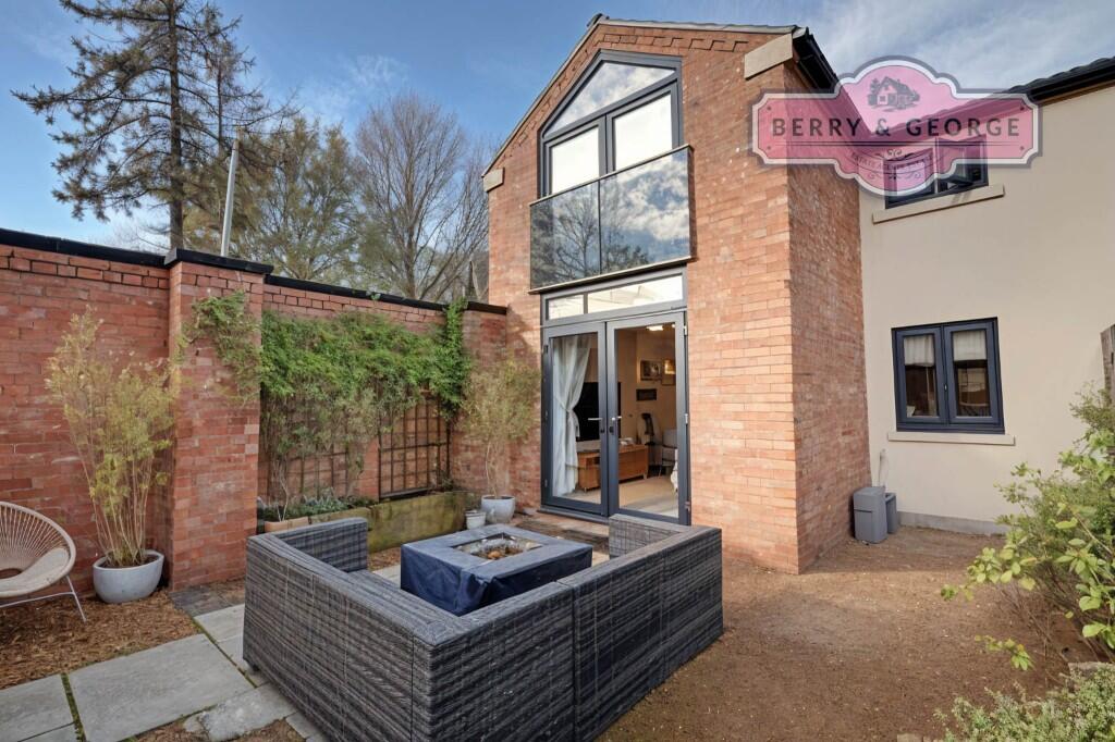 REAR COURTYARD