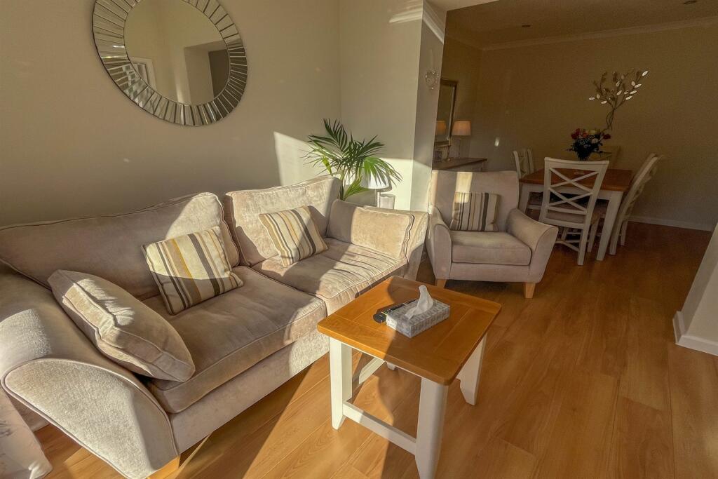 Open Sunroom / Dinin