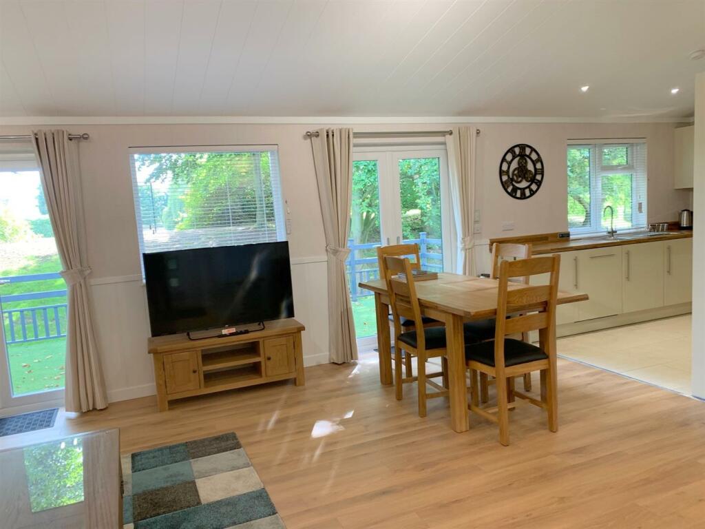 DINING AREA PHOTO