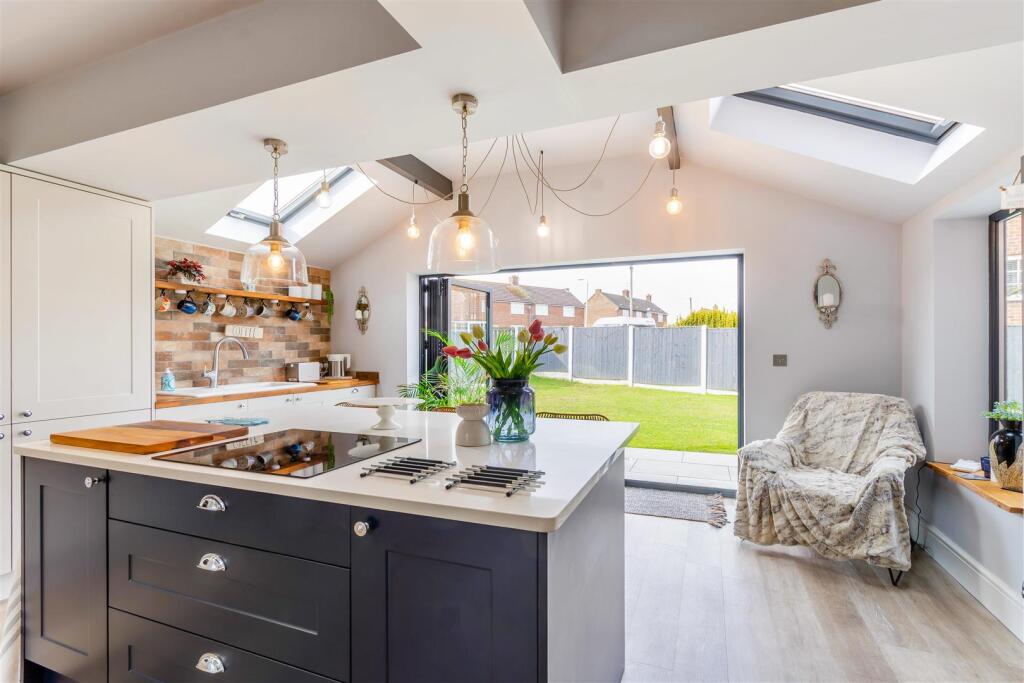 8639118-interior35v2.jpg