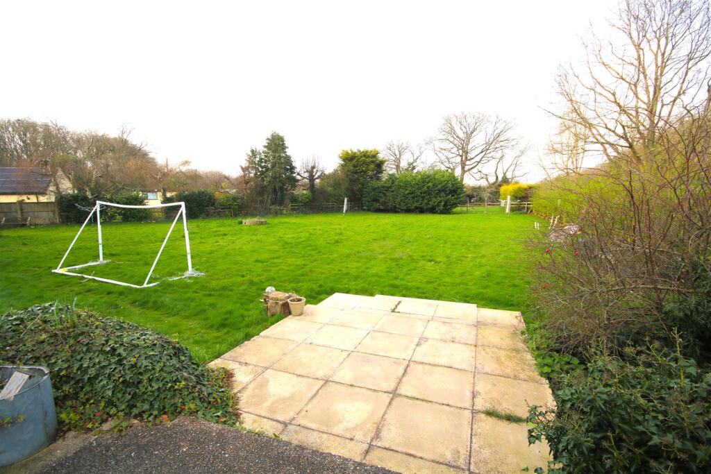 Rear Garden a.JPG