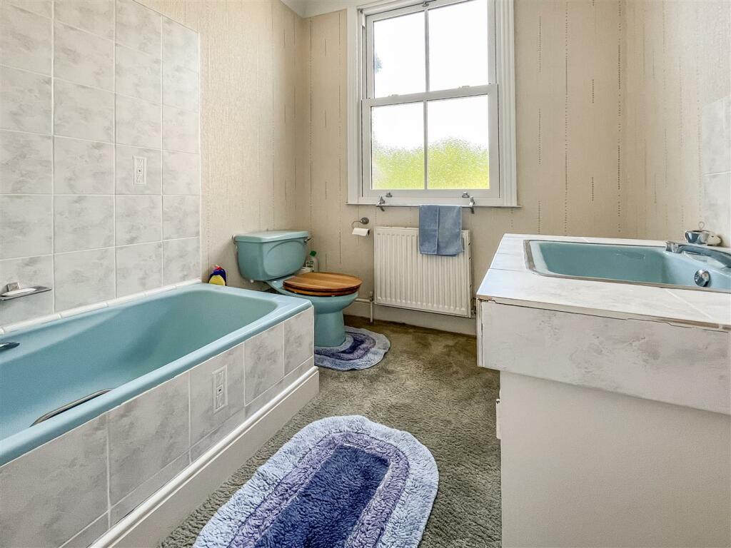 Bathroom.jpg