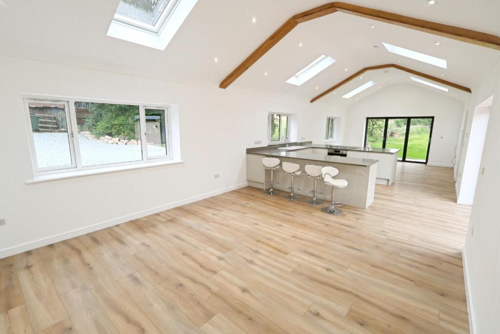 OPEN-PLAN LIVING SPACE