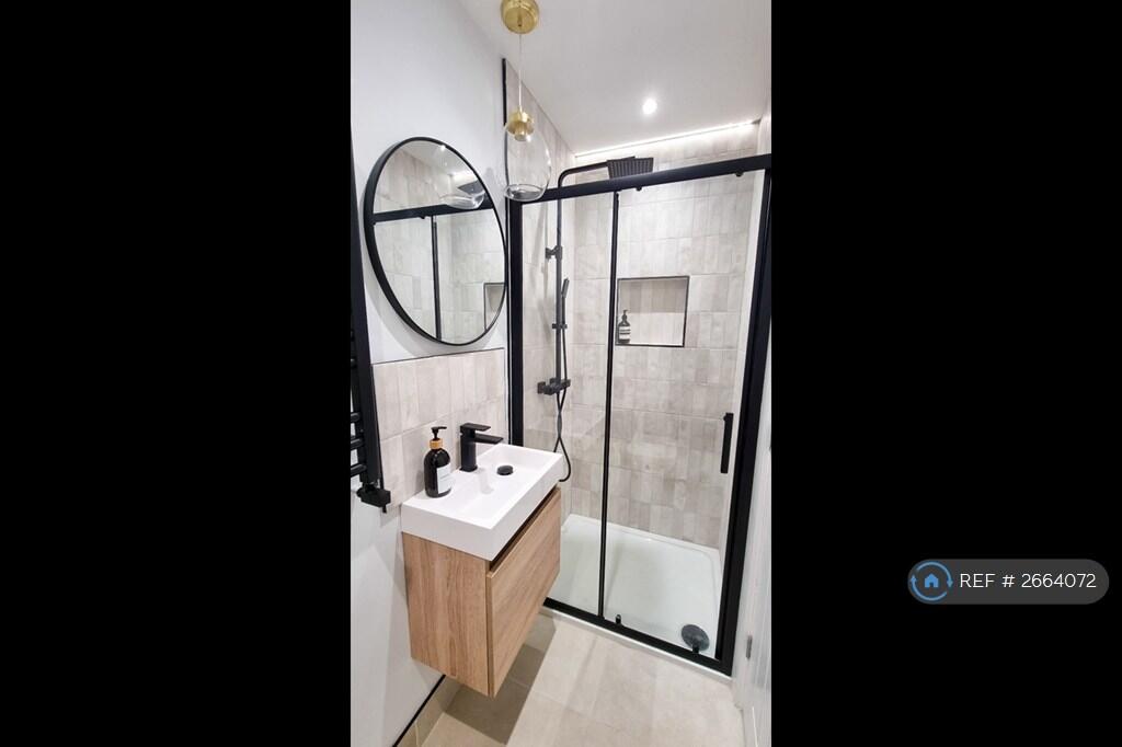 Room 3 - Ensuite