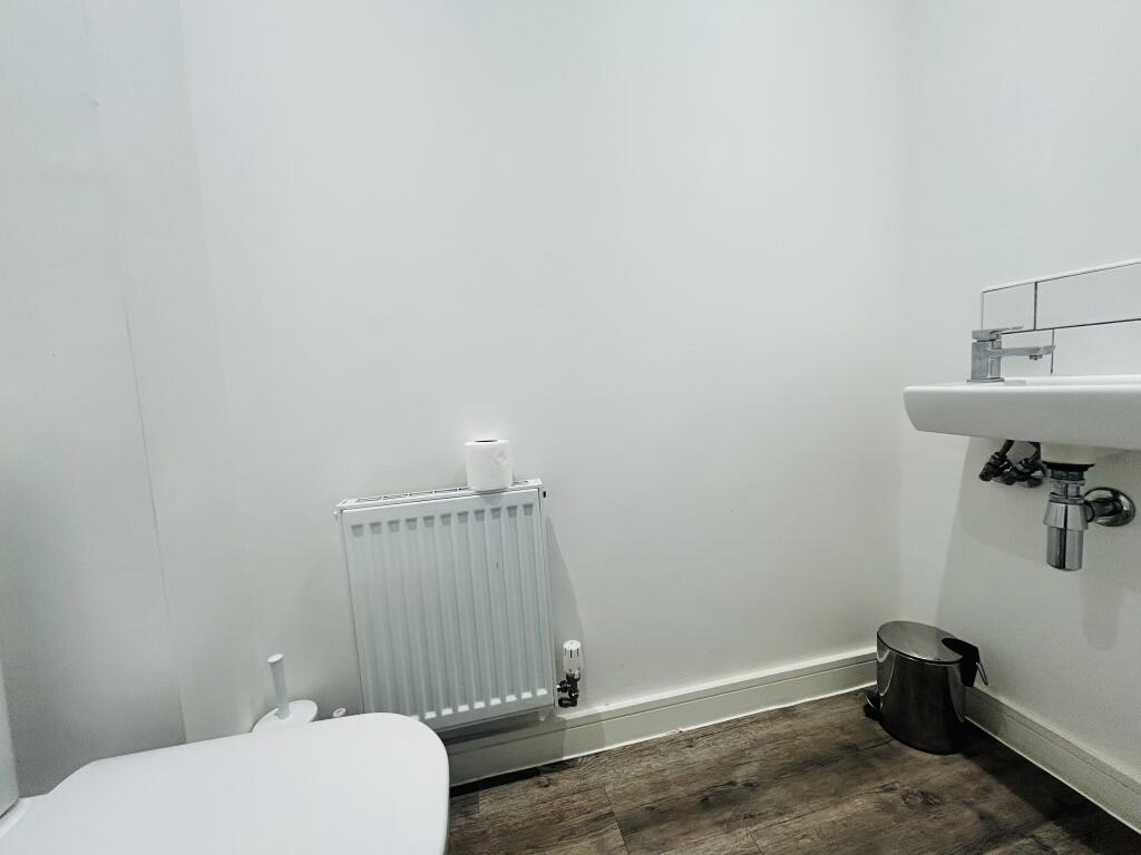 Cloakroom/wc
