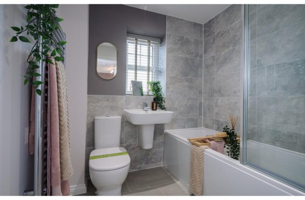 Bathroom - Fairford (LTH**) - Balmoral Gardens