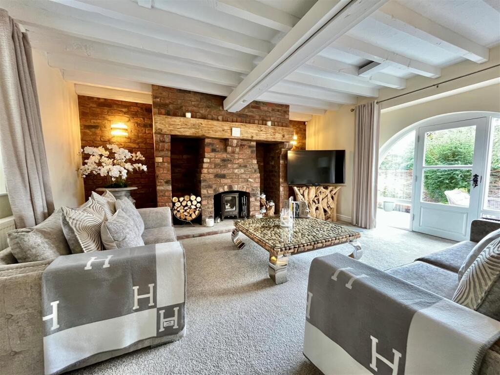Living Room.jpg