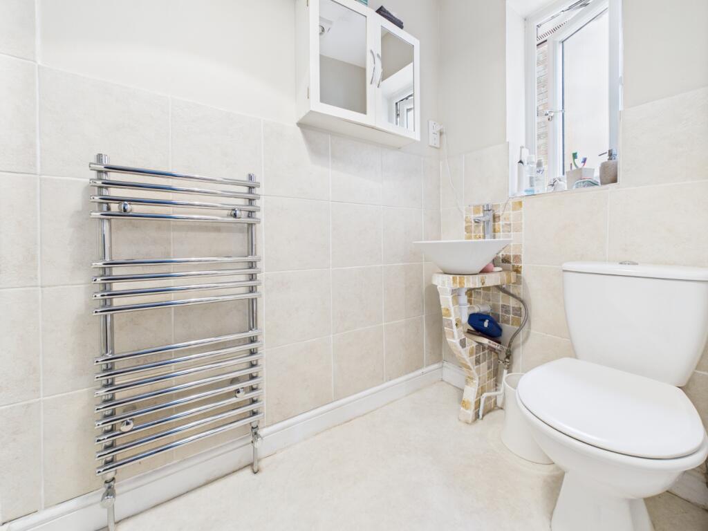 CAM03729G0-PR0110-STILL042