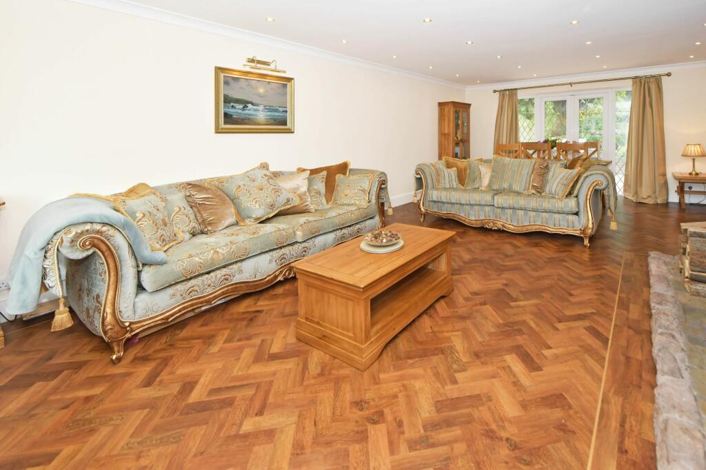 Spacious sitting room