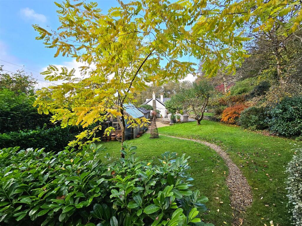 Side Gardens.jpg