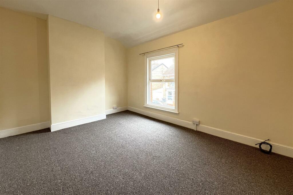 Bedroom 1.JPG