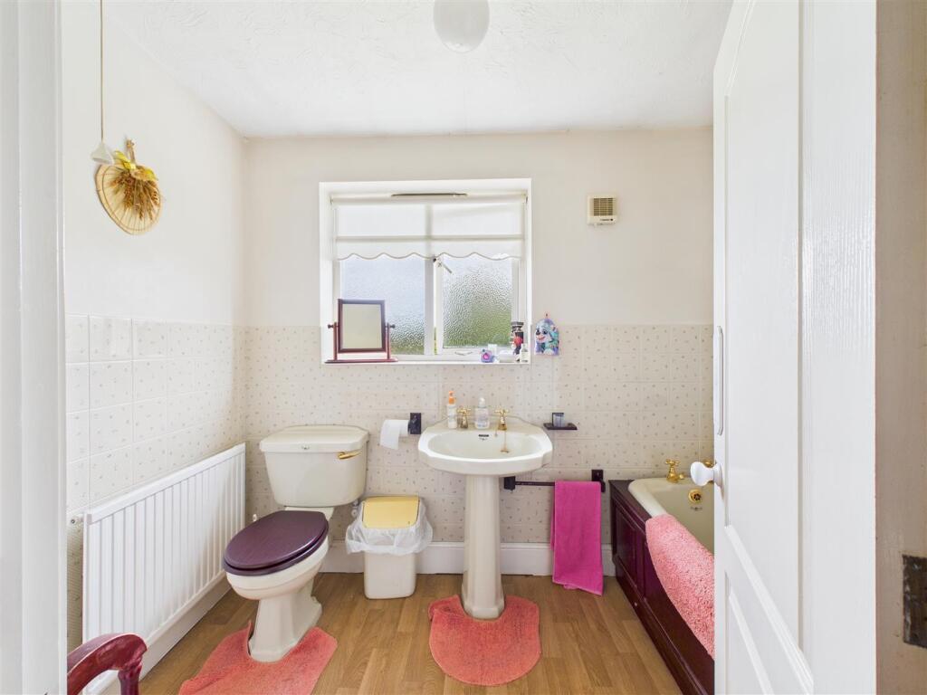 FAMILY BATHROOM