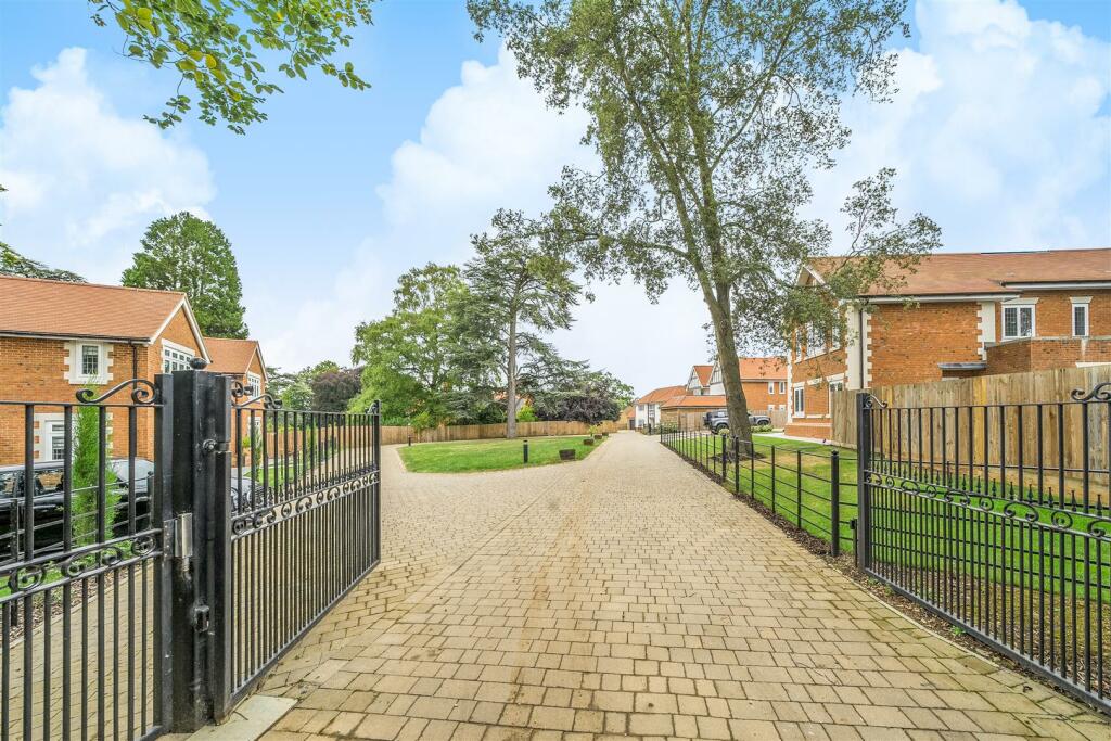 The Gingerbread House, Bessies Lane