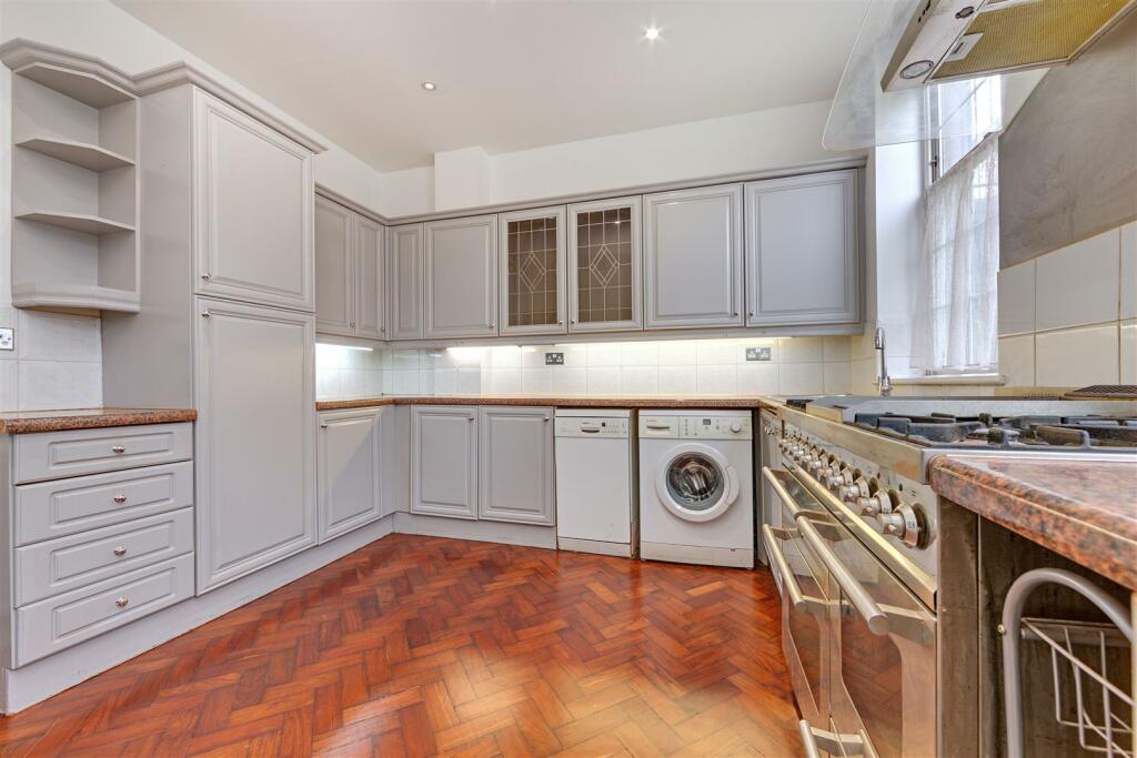 kitchen 2.jpg