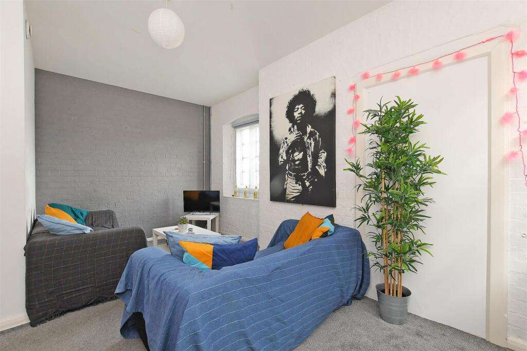 Barracks Penthouse 4.jpg