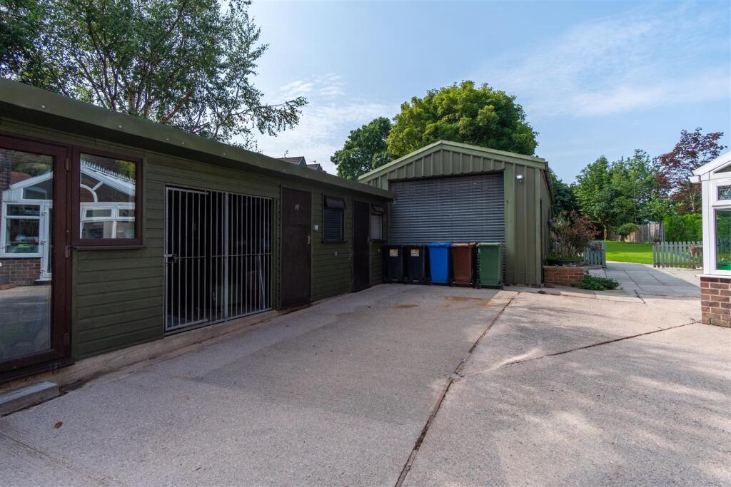 Yard/Workshop/Outbuildings