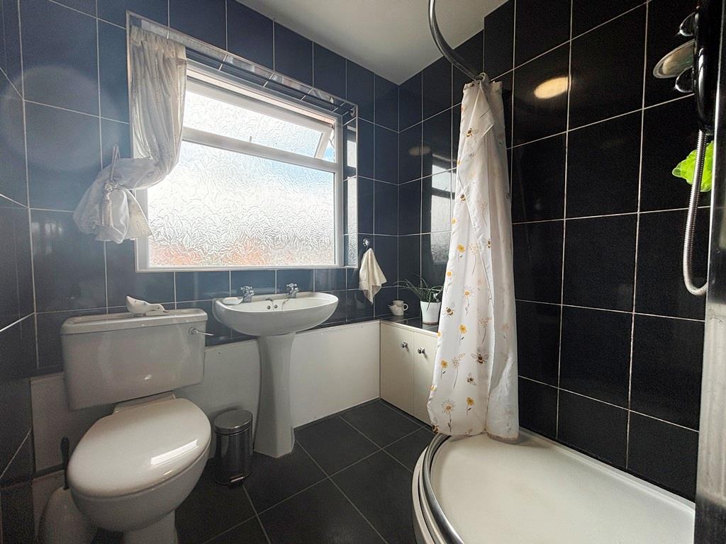 Bathroom.JPG