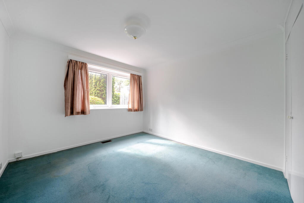 1328570-4-687e5b6...