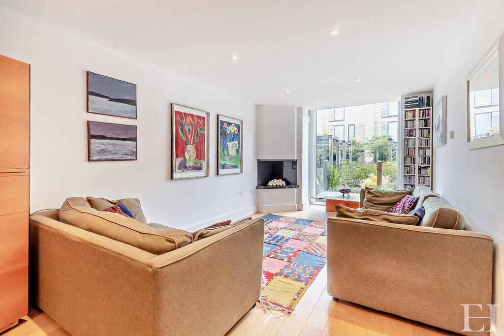 8646083-interiorW...