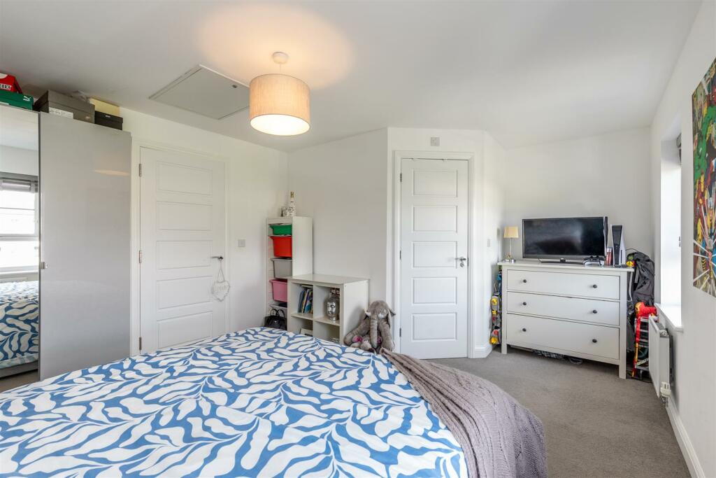 Long Leaze Road, Bed 1b.jpg