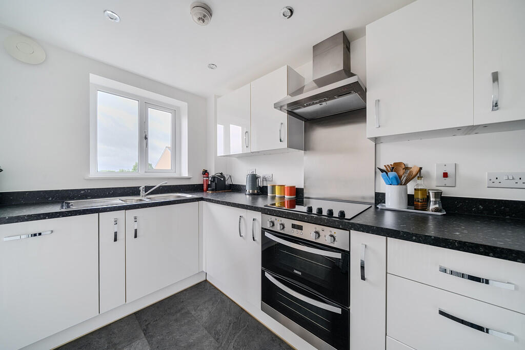 1304359-11-683f3b...