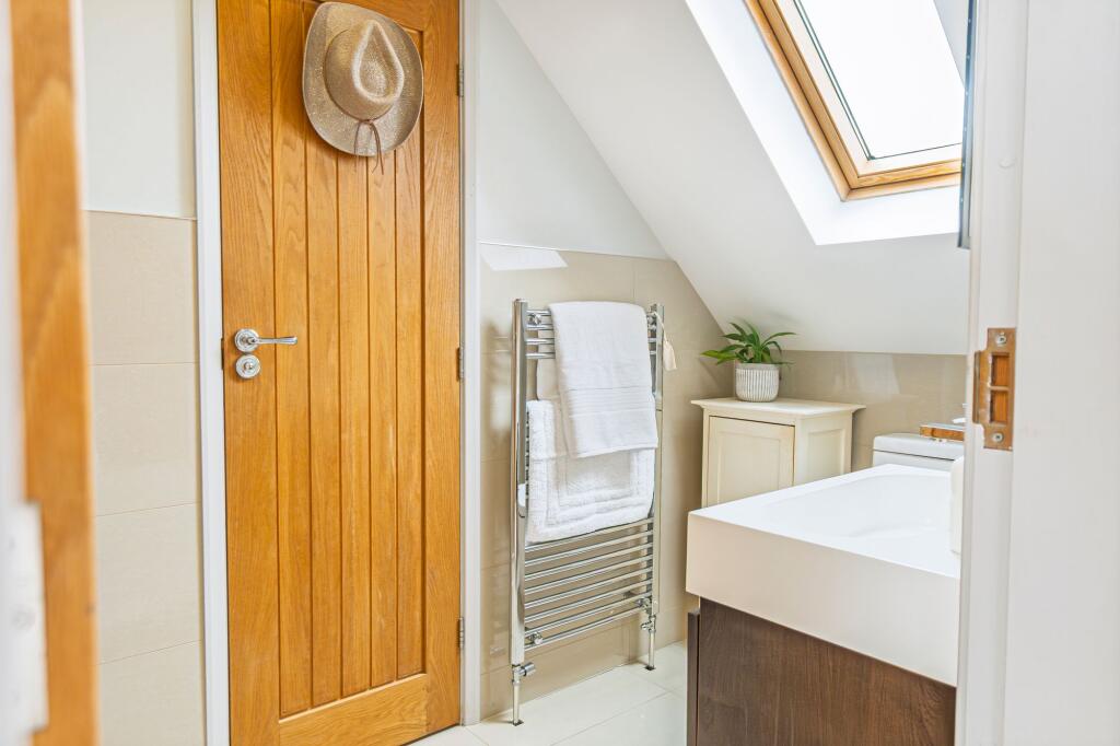 Bedroom 2 en-suite