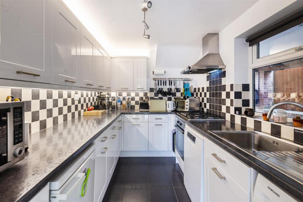 14 Fleming Way, TN10 4RU 009.jpg