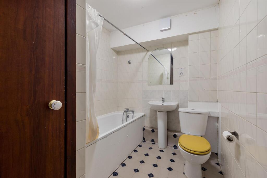 Verbena Close, E16
