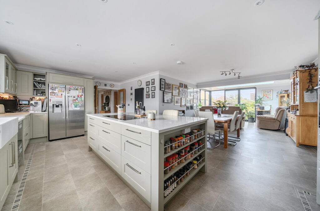 1304671-33-684082...