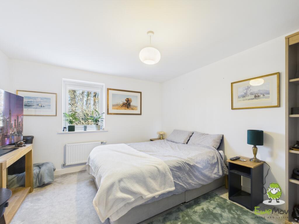 EweMove Estate Agents Basingstoke - Fairway Road 