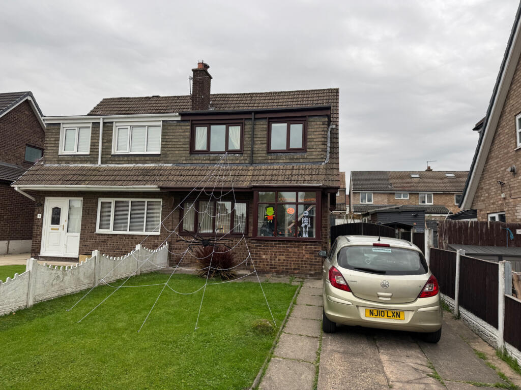 3 bed semi-detached house for sale Mersey Close, 