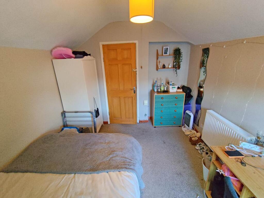 First floor rear bed