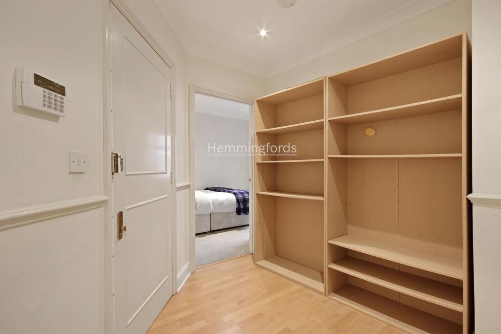 08-899b78556 - AM - Flat 7, 152, Goswell Road Lond
