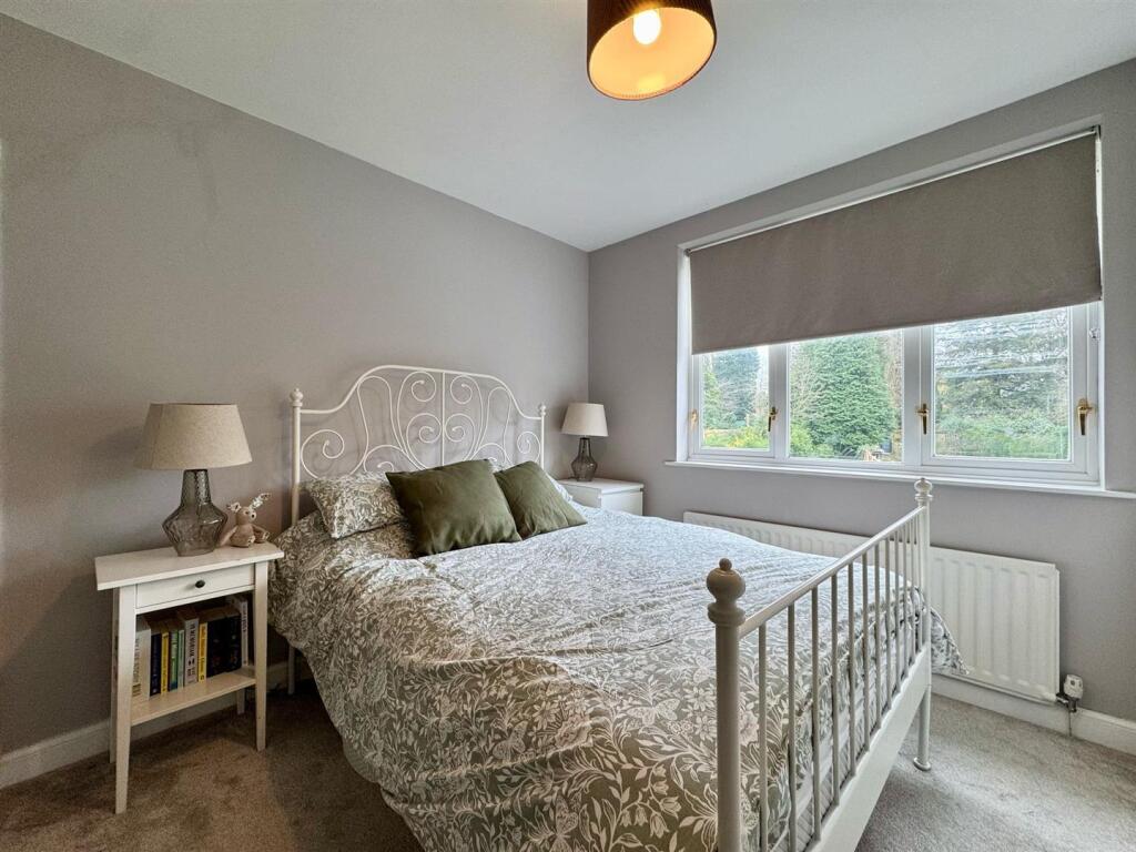 Second bedroom (2).jpg