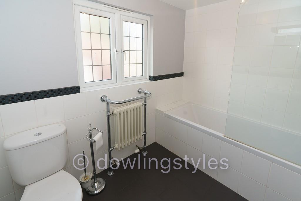 Master bed ensuite.