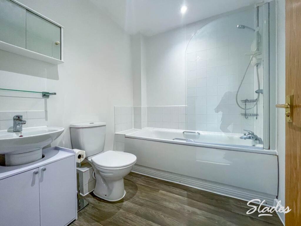 45 Spring Road bathr