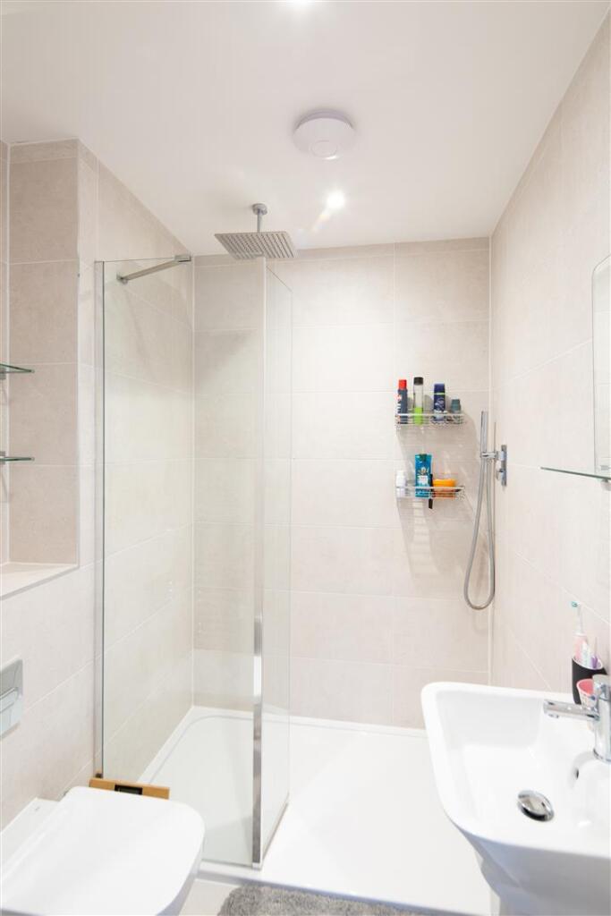 25-en-suite.jpg