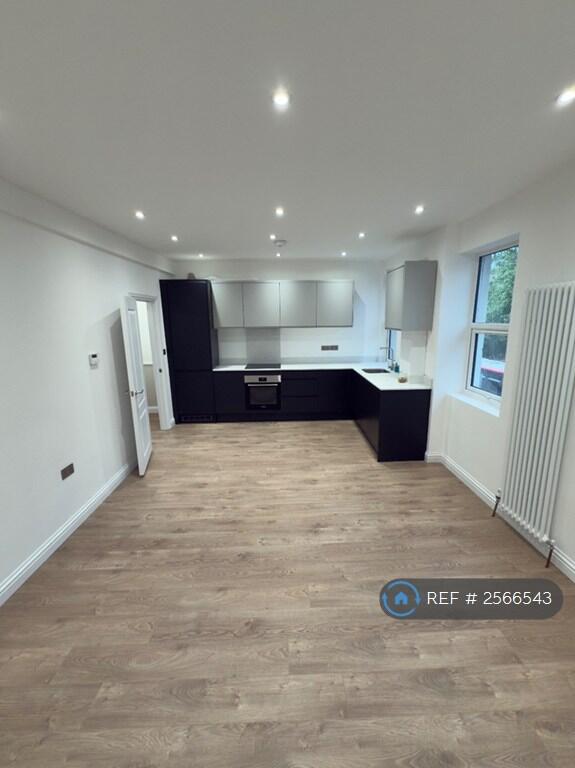 Open Plan Kitchen / Living Area 