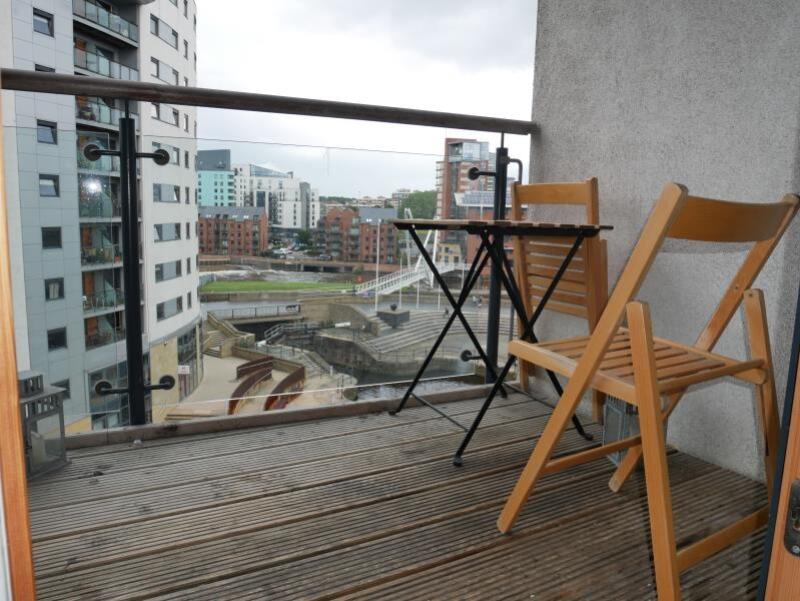 77 MH balcony_med