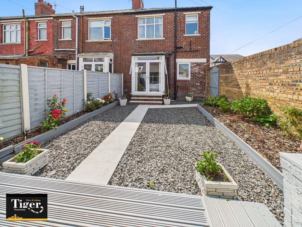 CAM02176G0-PR0652...