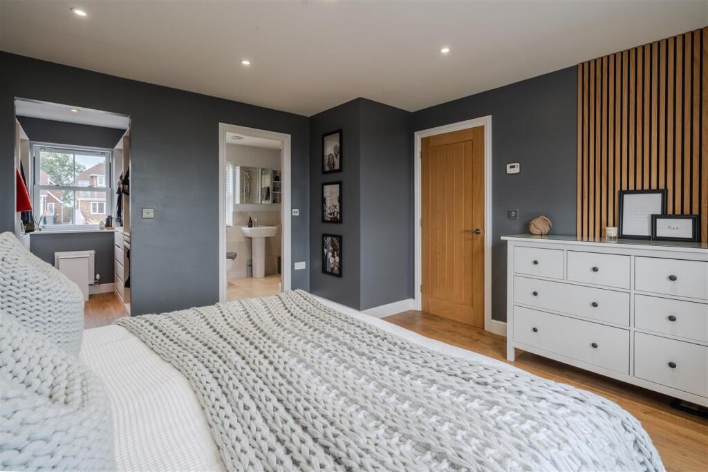 Bedroom1-3.jpg