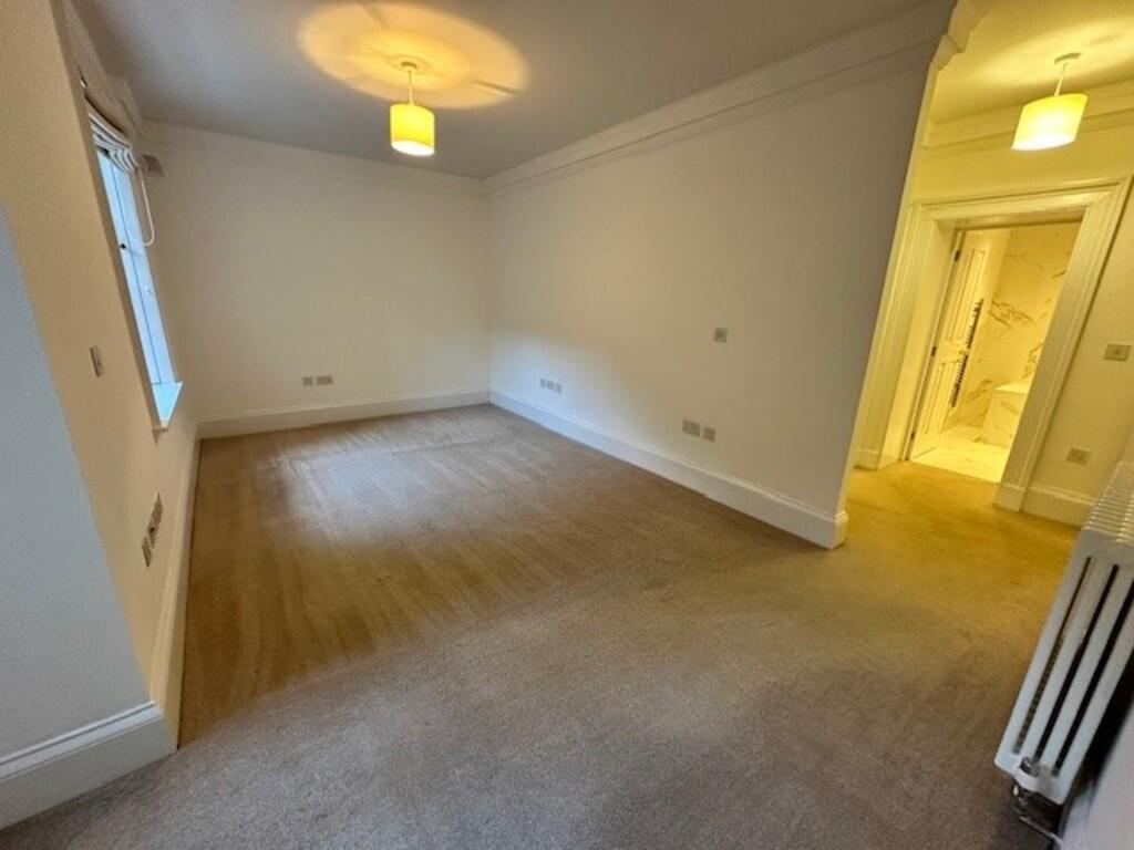 bed 1 to ensuite