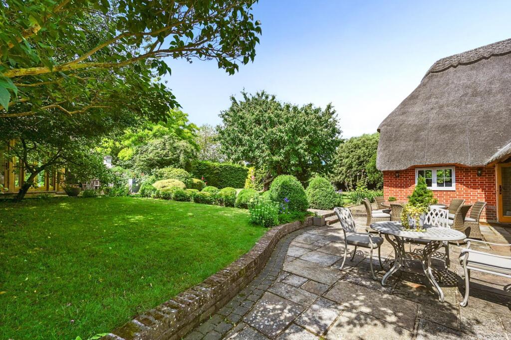 Tickham Cottage ME90HS (45).jpg