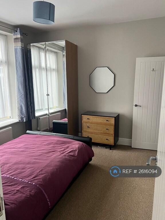 Downstairs Bedroom With En-Suite (Room 4) 